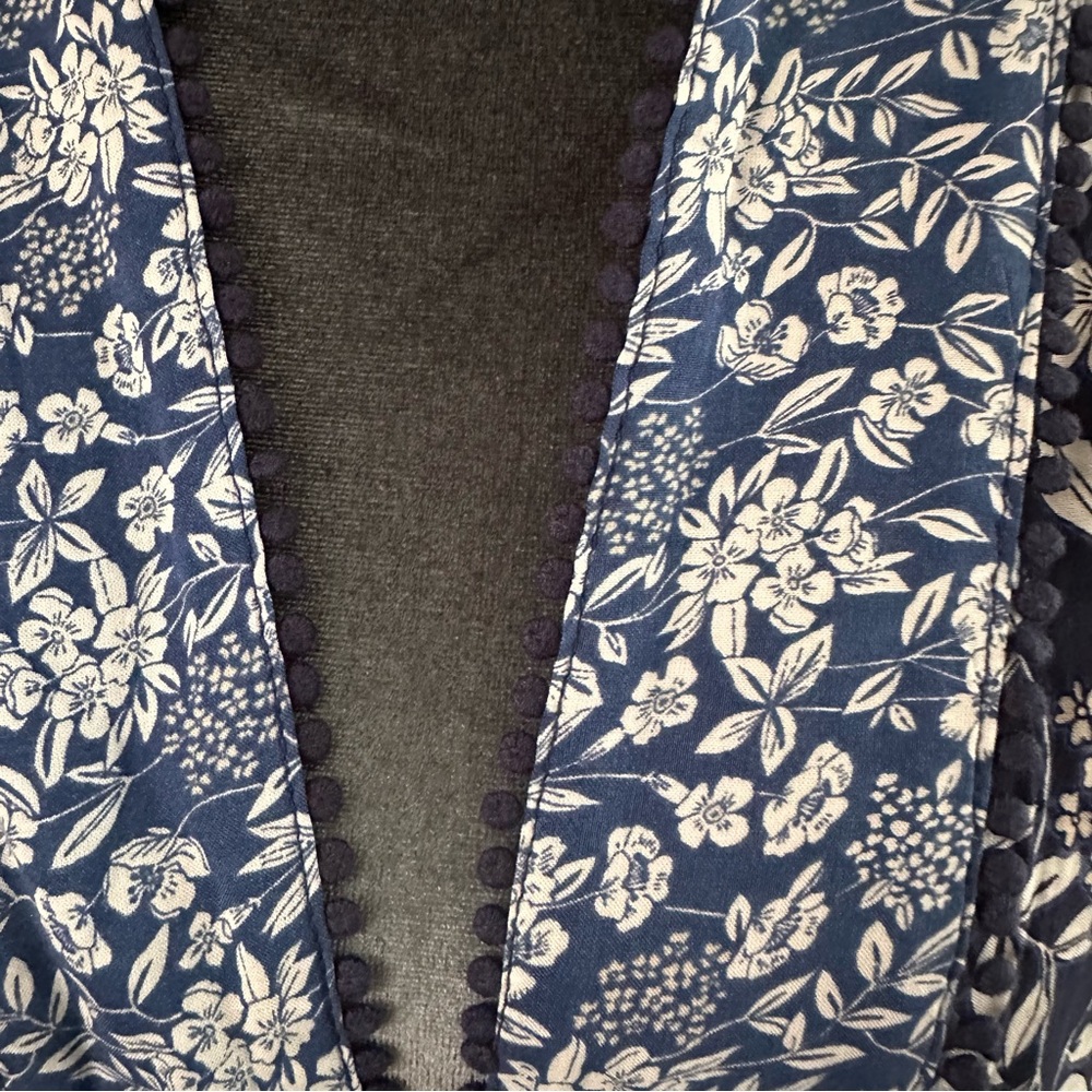 Navy Blue & White Floral Kimono Cardigan with Lace Trim – Size Large - Picture 2 of 8
